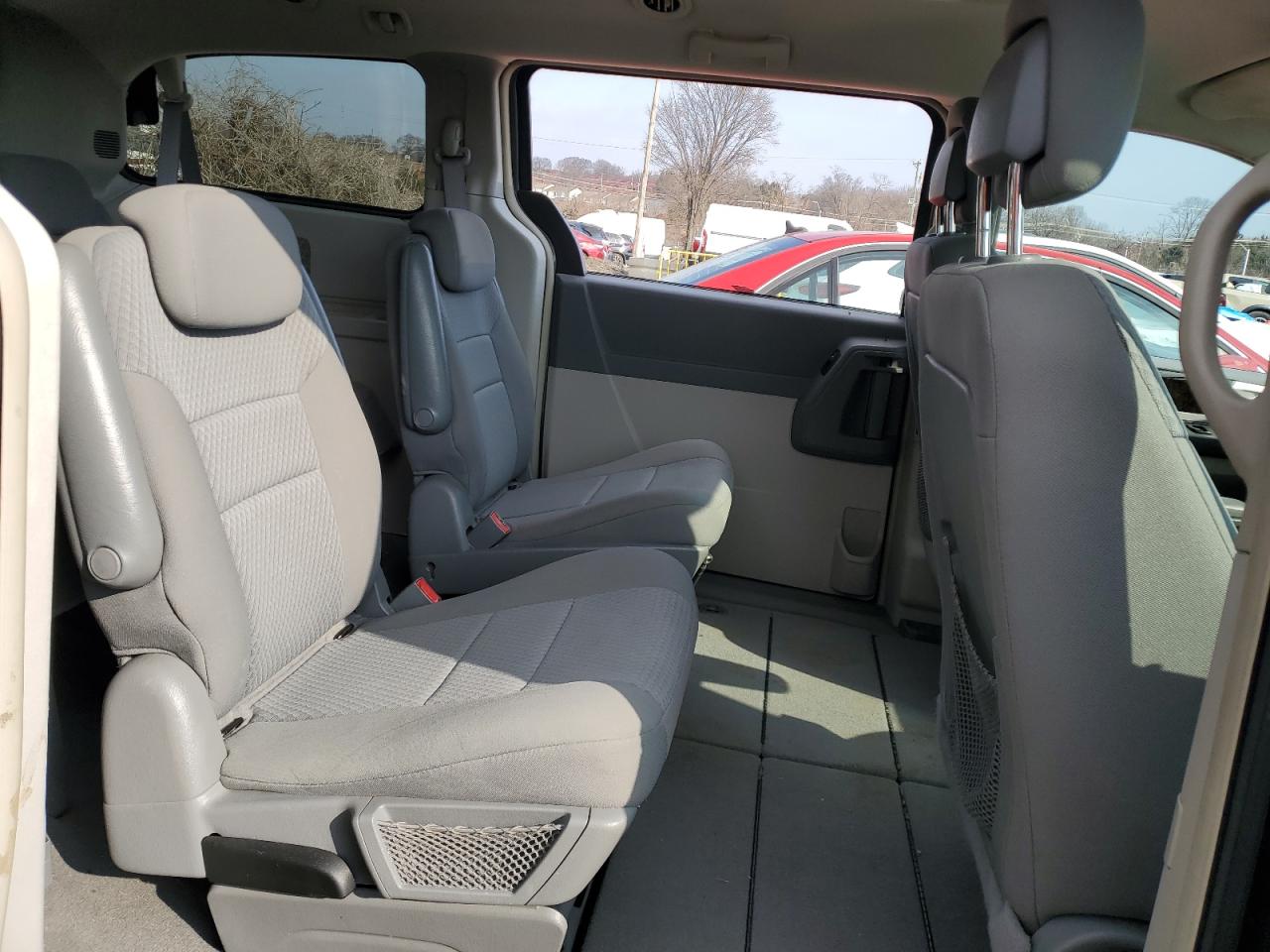 2010 Dodge Caravan - Image 11