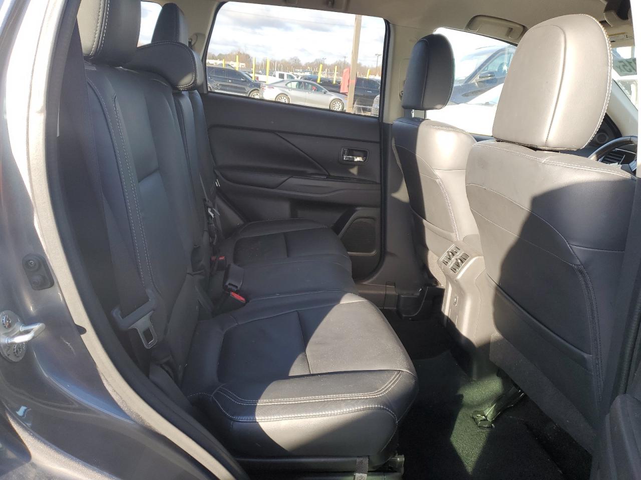 2019 Mitsubishi Outlander - Image 11