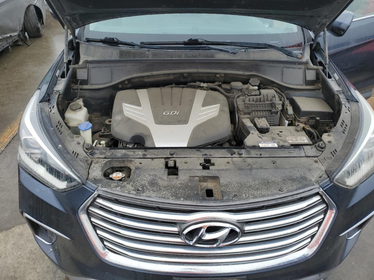 2017 Hyundai Santa Fe - Image 12