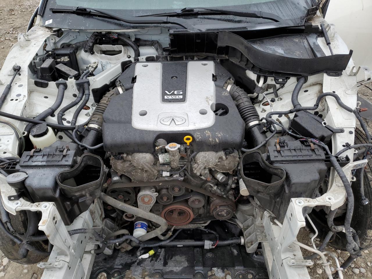 2016 Infiniti QX70 - Image 13
