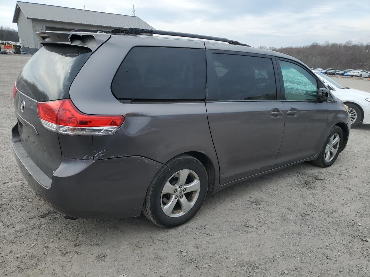 2011 Toyota Sienna - Image 3