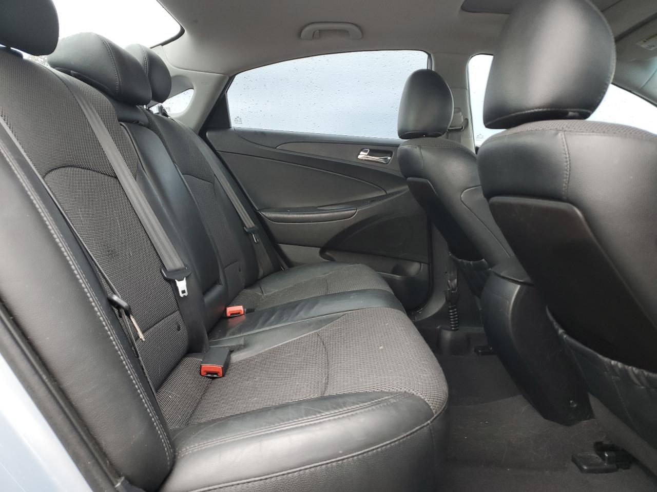 2012 Hyundai Sonata - Image 11
