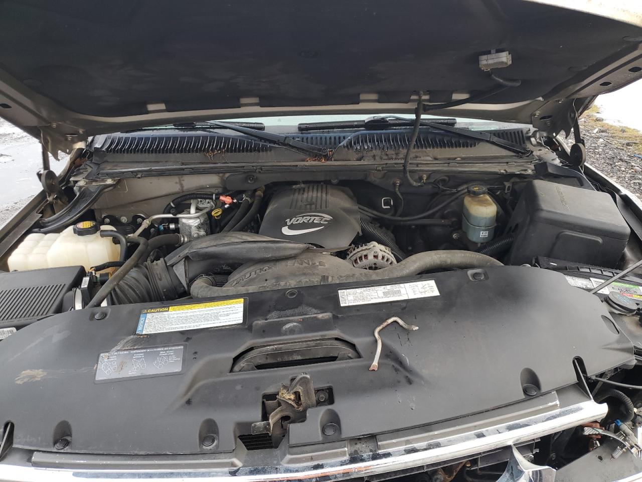 2001 Chevrolet Suburban - Image 13