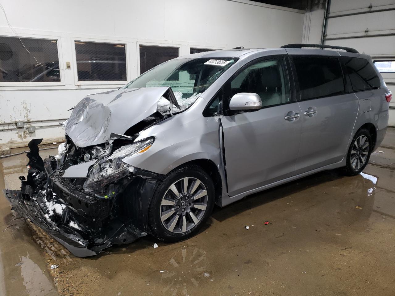 2018 Toyota Sienna - Image 1