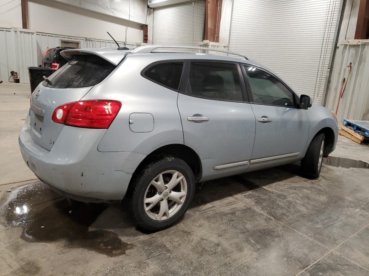 2011 Nissan Rogue - Image 3