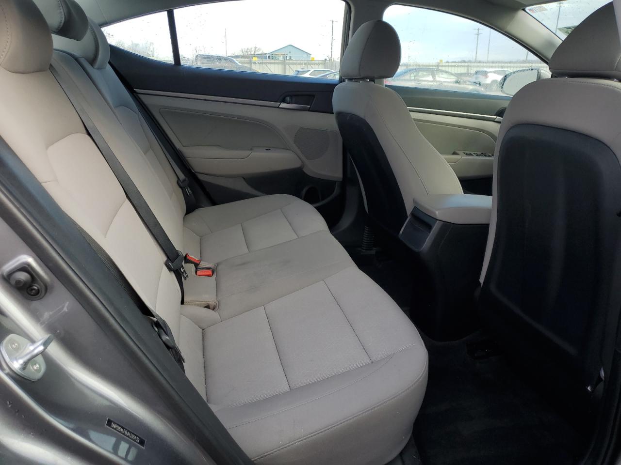 2018 Hyundai Elantra - Image 10