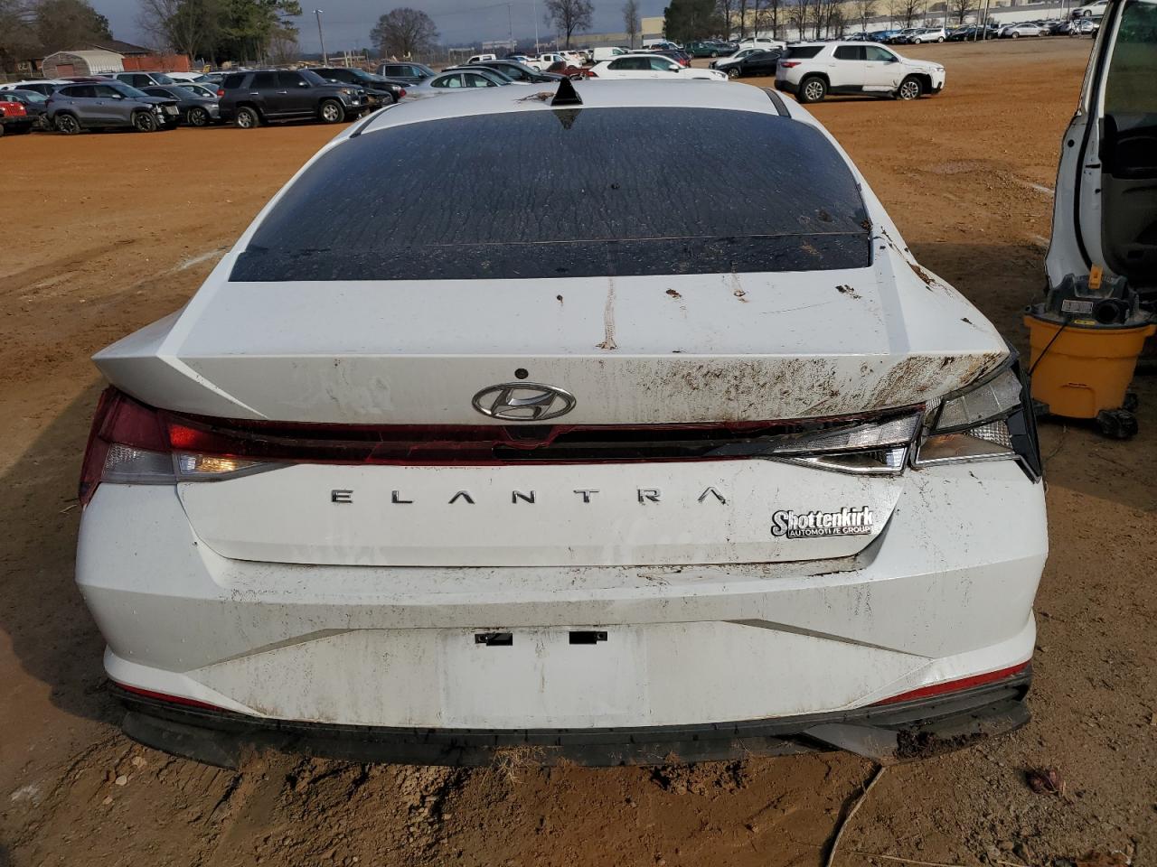 2022 Hyundai Elantra - Image 6