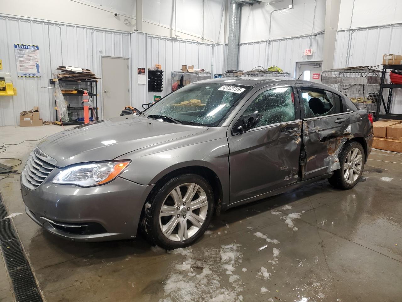 2013 Chrysler 200 Lx for Sale in Wayland, MI - Side