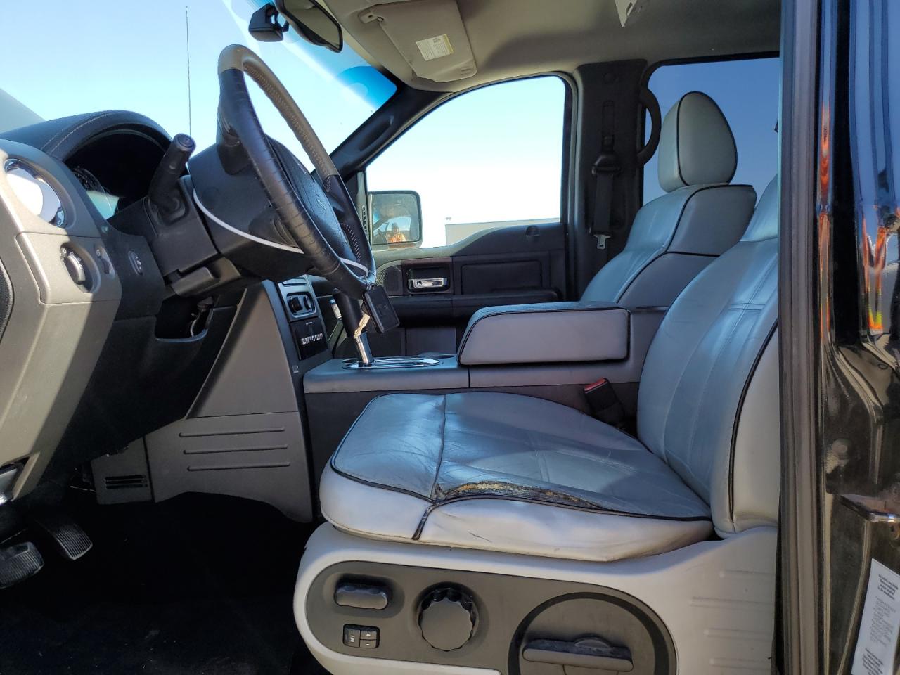2006 Lincoln Mark LT - Image 7