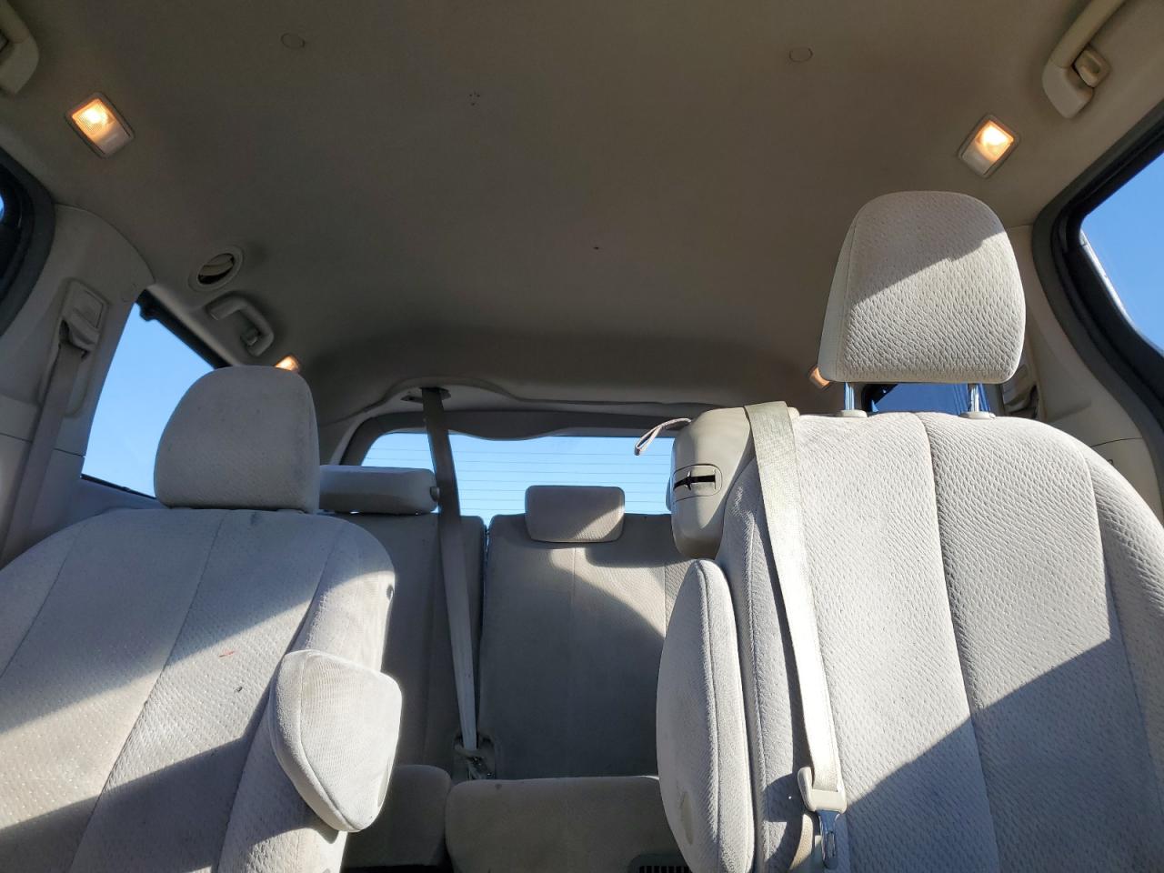 2013 Toyota Sienna - Image 10