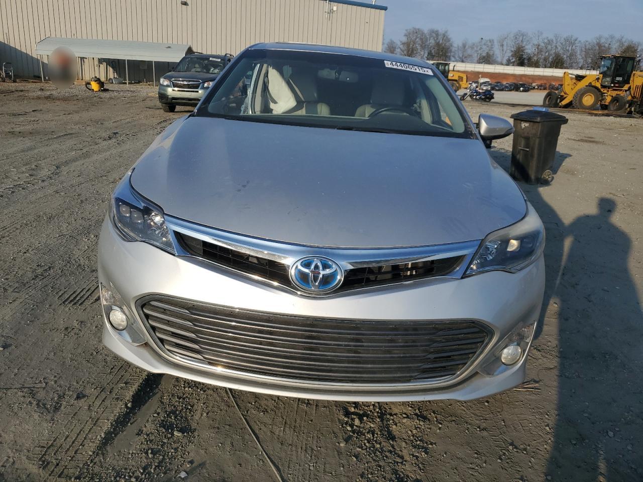 2014 Toyota Avalon - Image 5