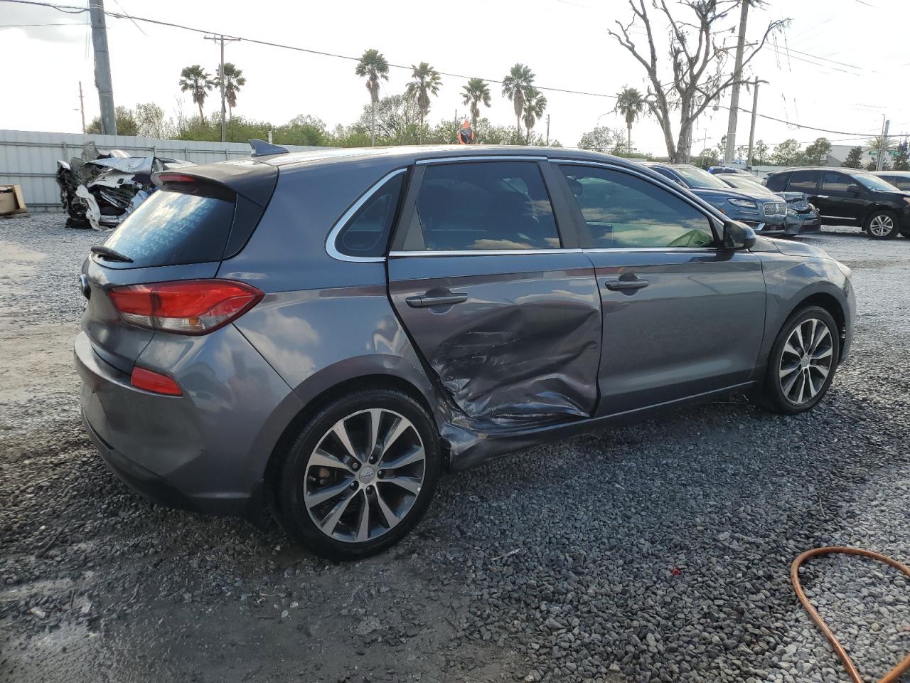 2018 Hyundai Elantra - Image 3