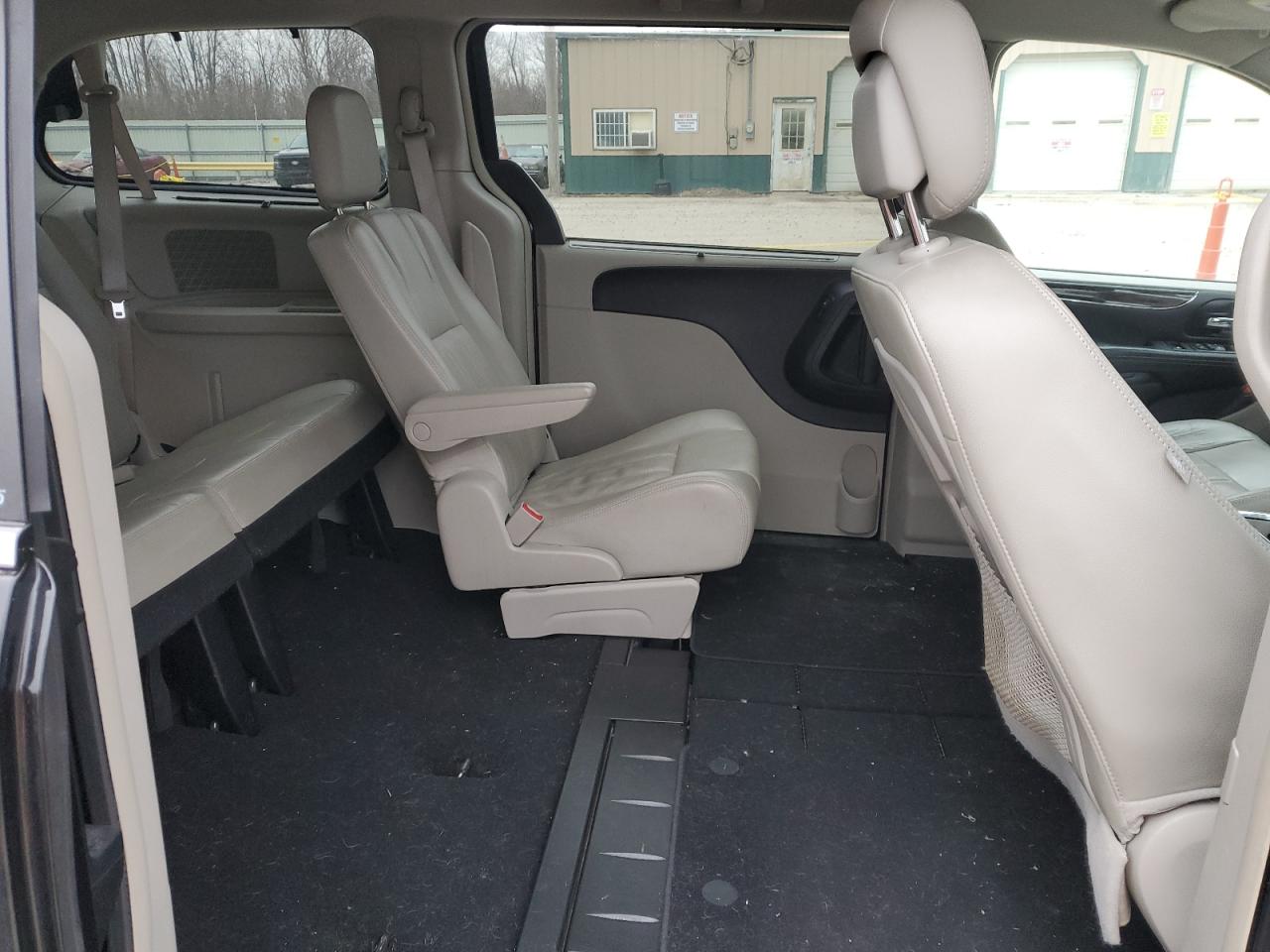 2013 Chrysler Town & Country - Image 11