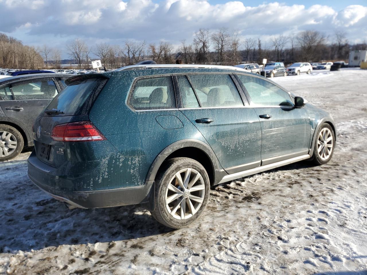 2018 Volkswagen Golf - Image 3