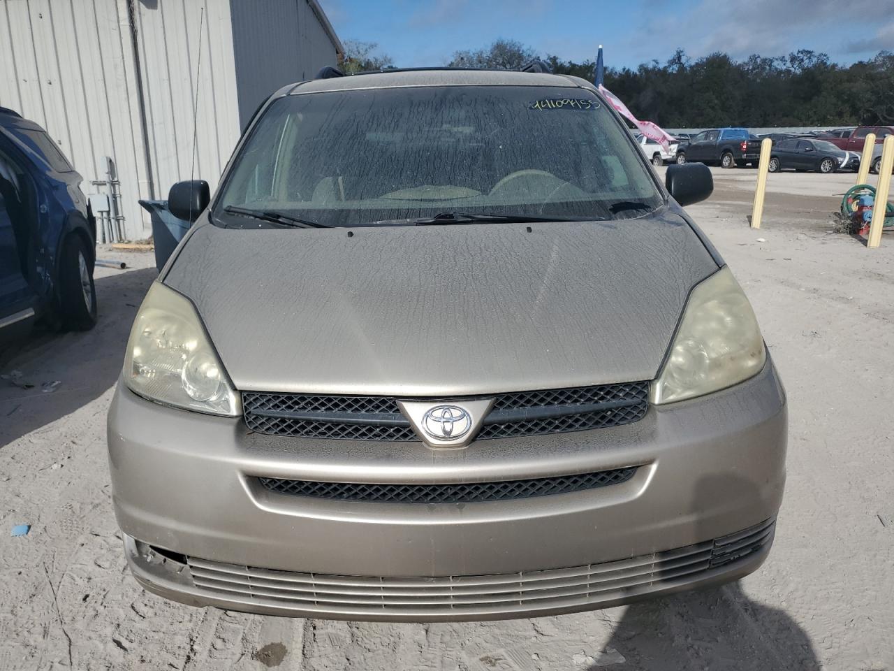2004 Toyota Sienna - Image 5