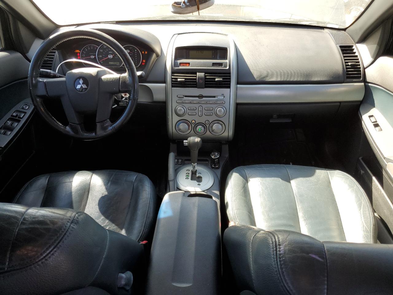 2004 Mitsubishi Galant - Image 8