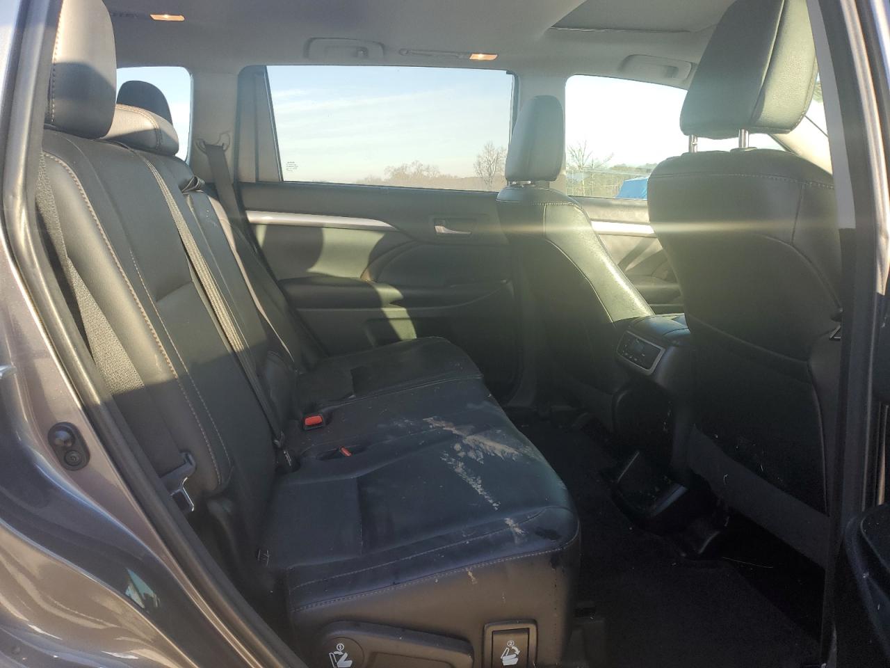 2018 Toyota Highlander - Image 11