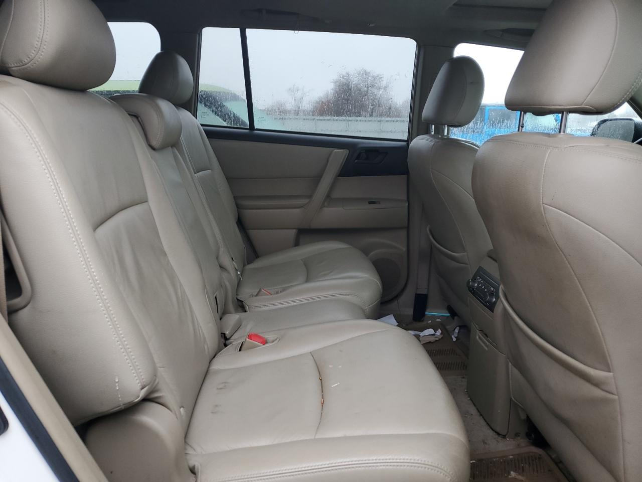 2010 Toyota Highlander - Image 11