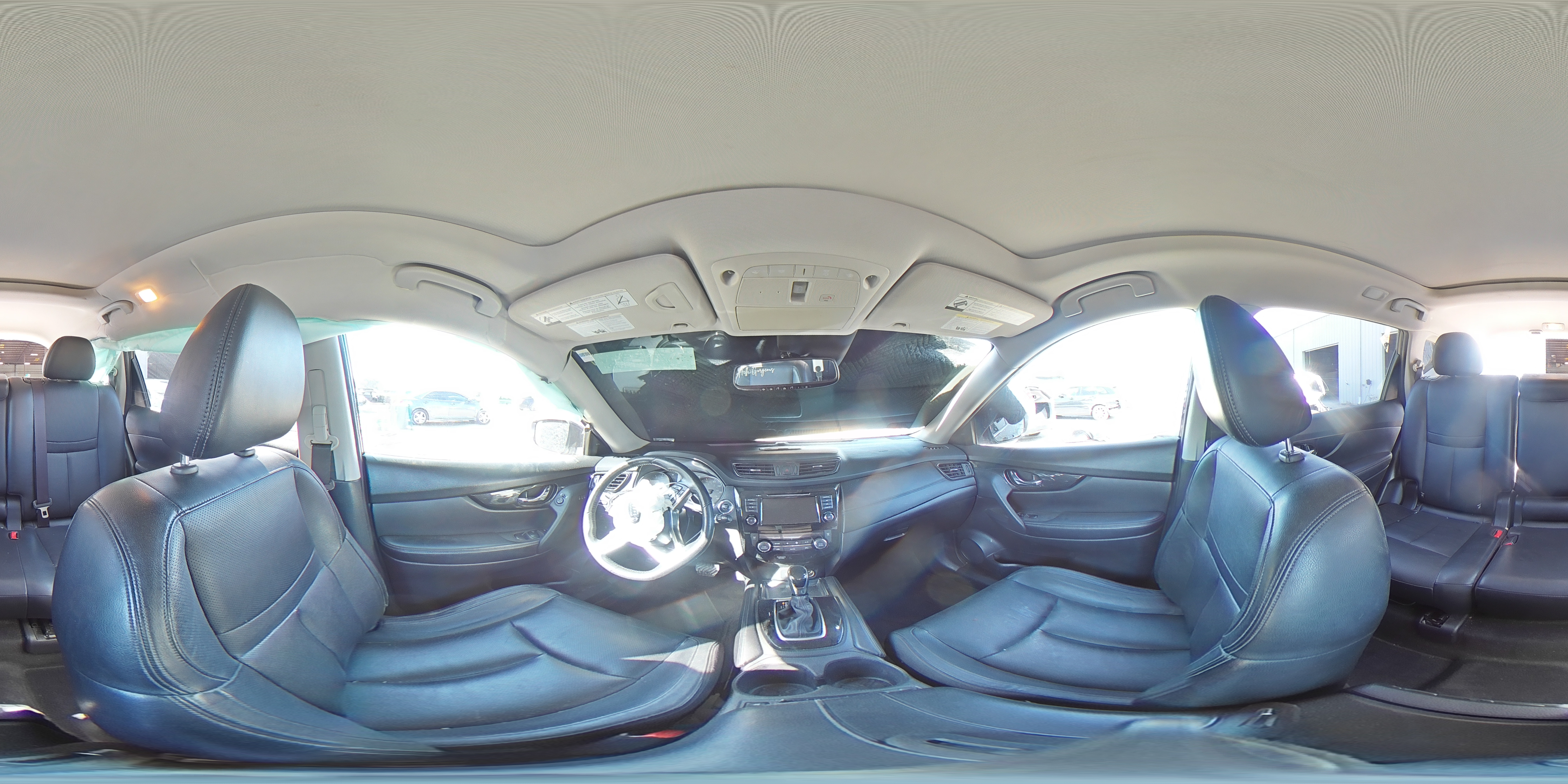 2018 Nissan Rogue - Image 16