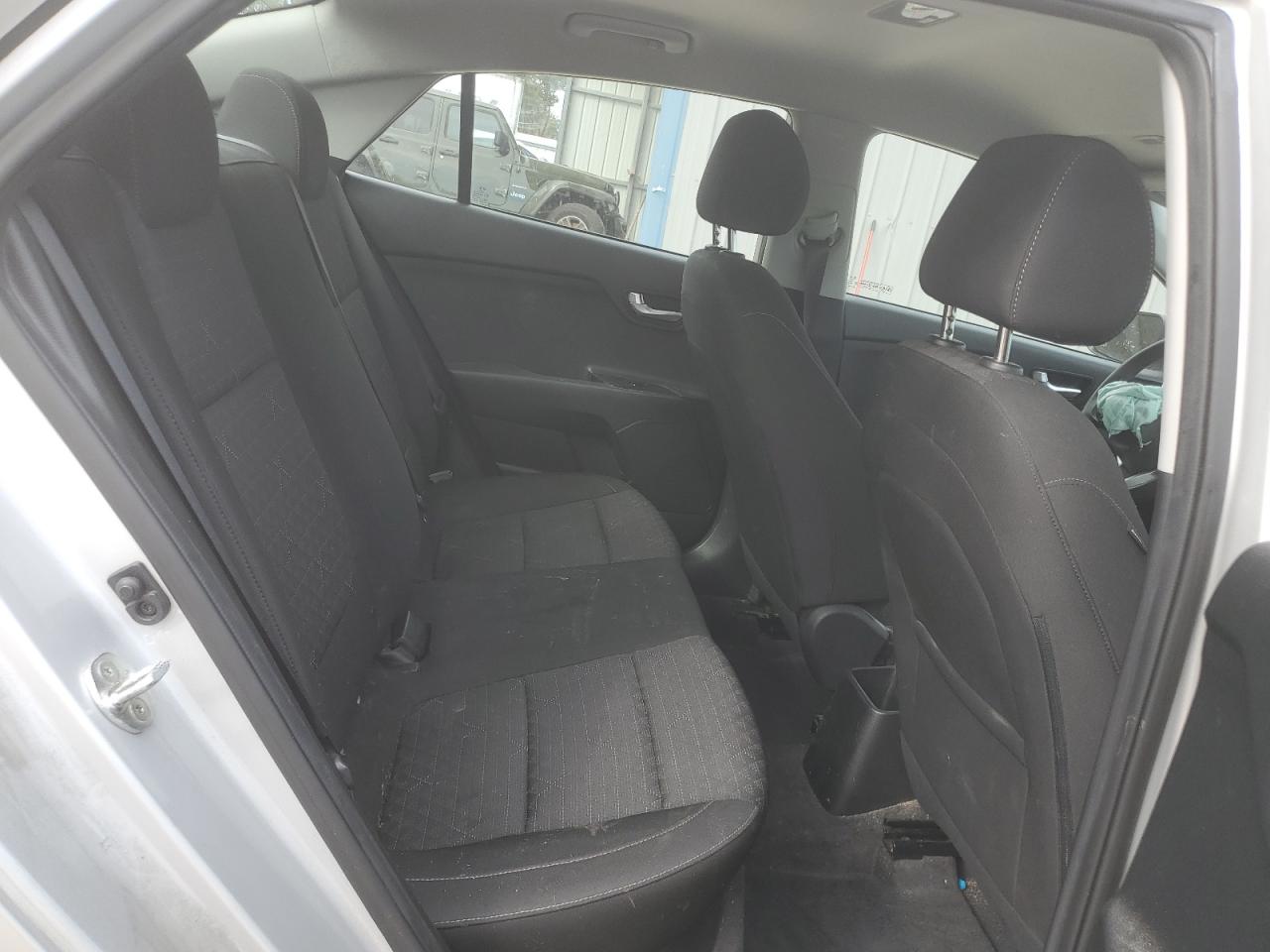 2021 Kia Rio - Image 10