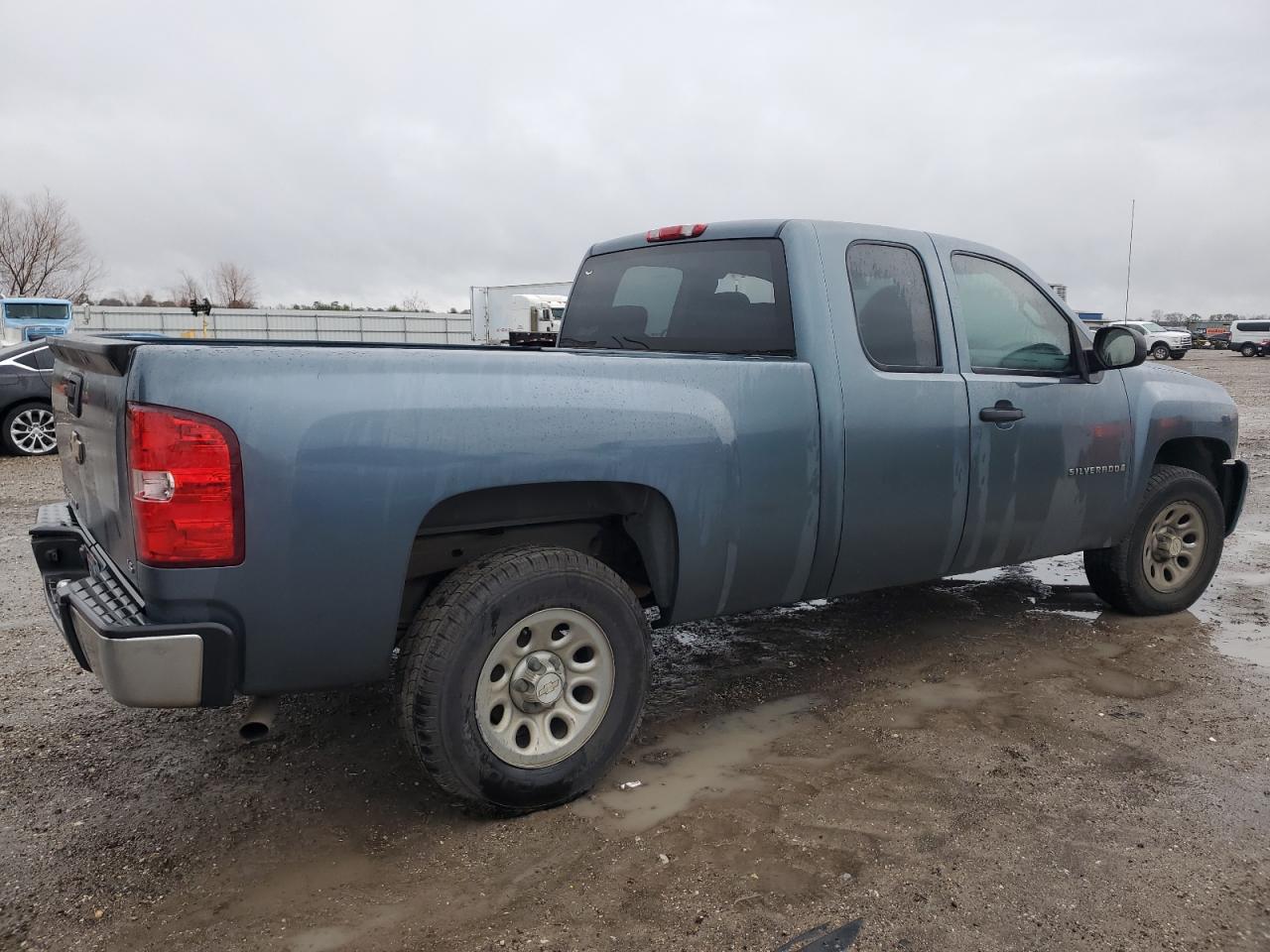 2009 Chevrolet Silverado - Image 3