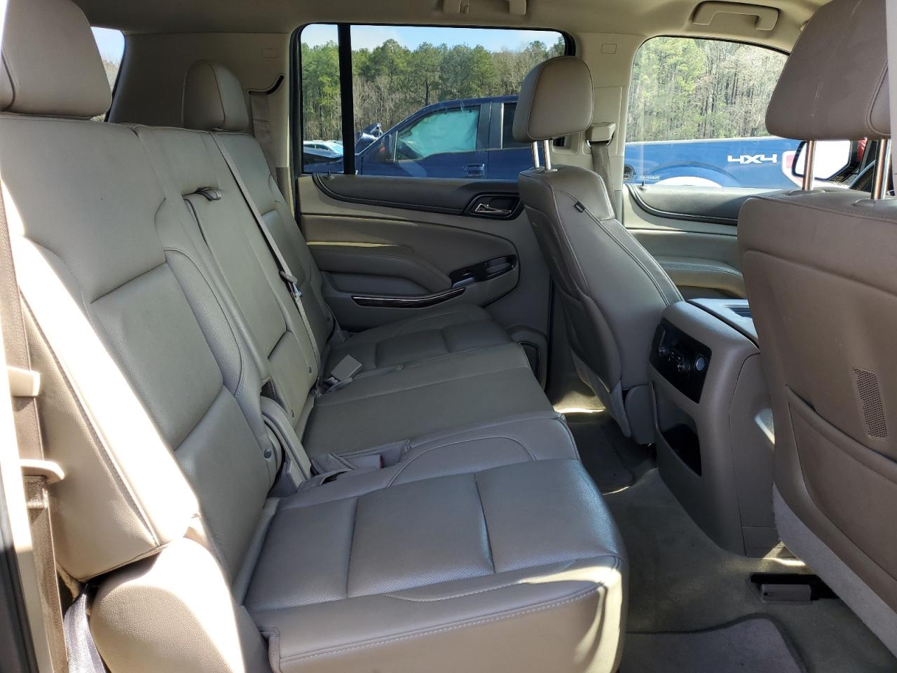 2016 GMC Yukon - Image 11