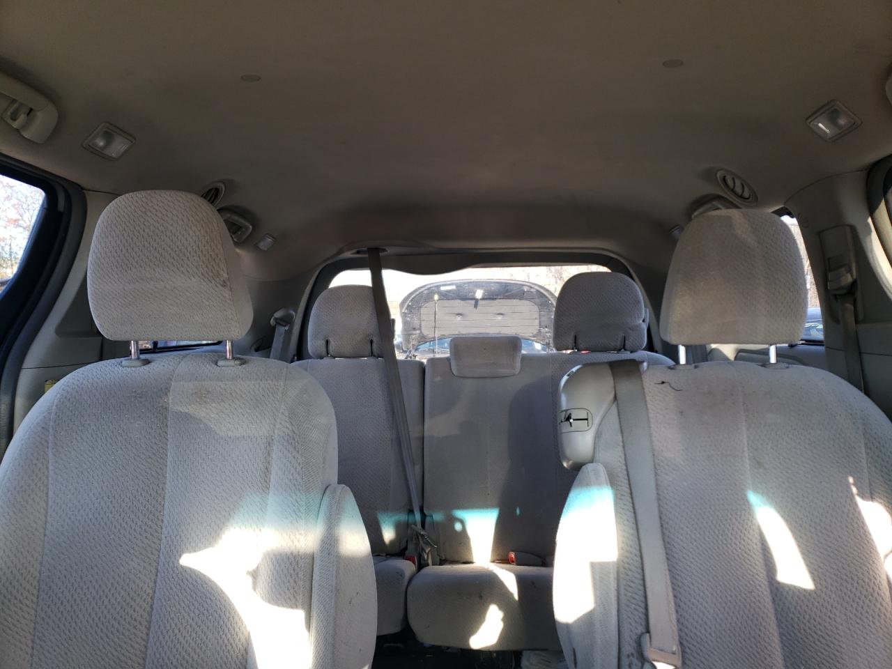 2012 Toyota Sienna - Image 10