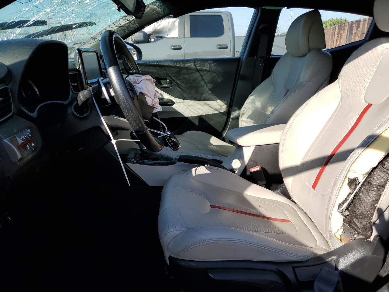 2020 Hyundai Veloster - Image 7