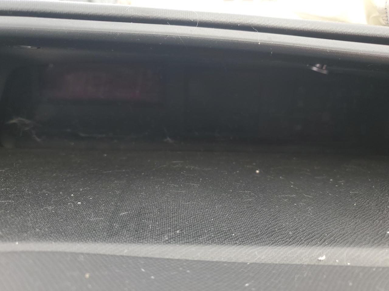 2015 Toyota Prius - Image 9