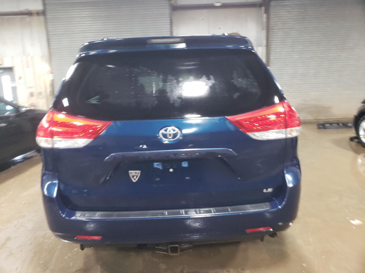 2012 Toyota Sienna - Image 6