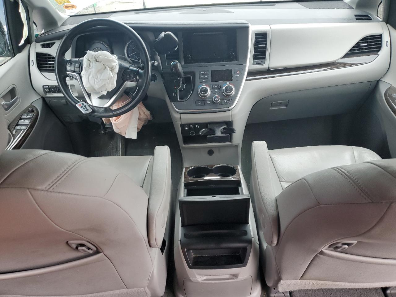 2015 Toyota Sienna - Image 8