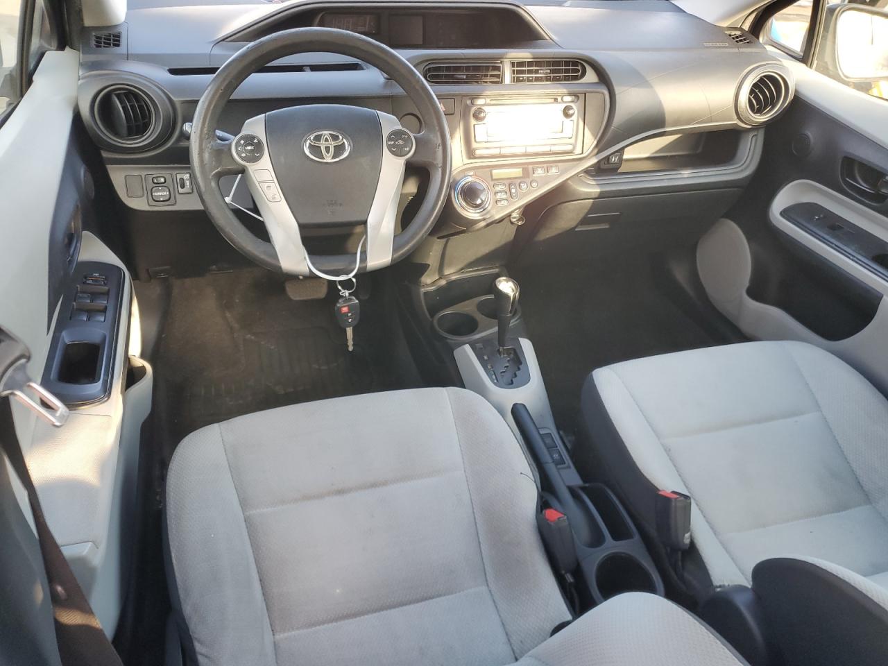 2012 Toyota Prius - Image 8