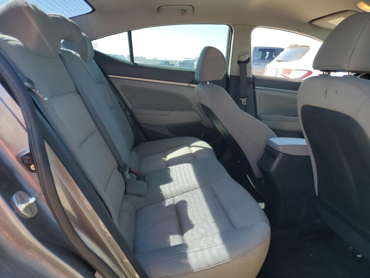 2017 Hyundai Elantra - Image 10