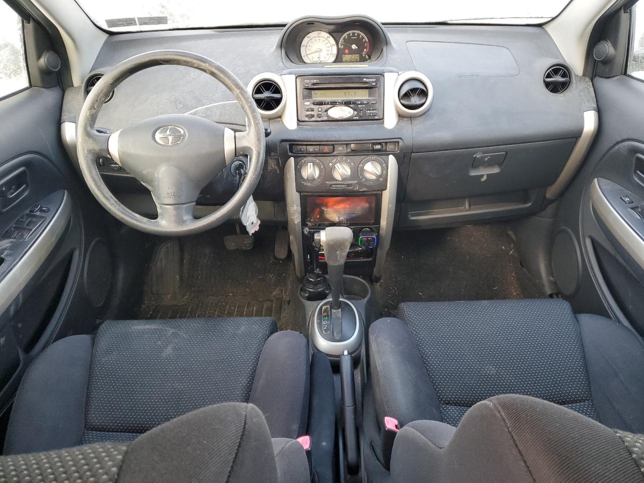 2005 Toyota xA - Image 8