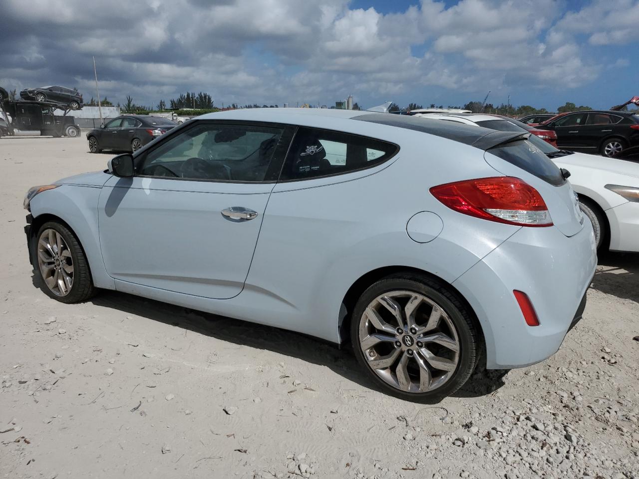 2015 Hyundai Veloster - Image 2