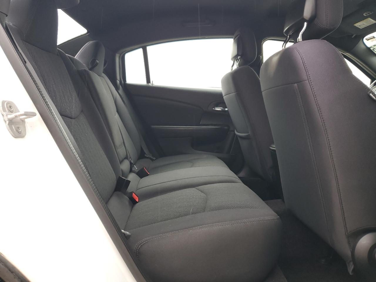 2013 Chrysler 200 - Image 10