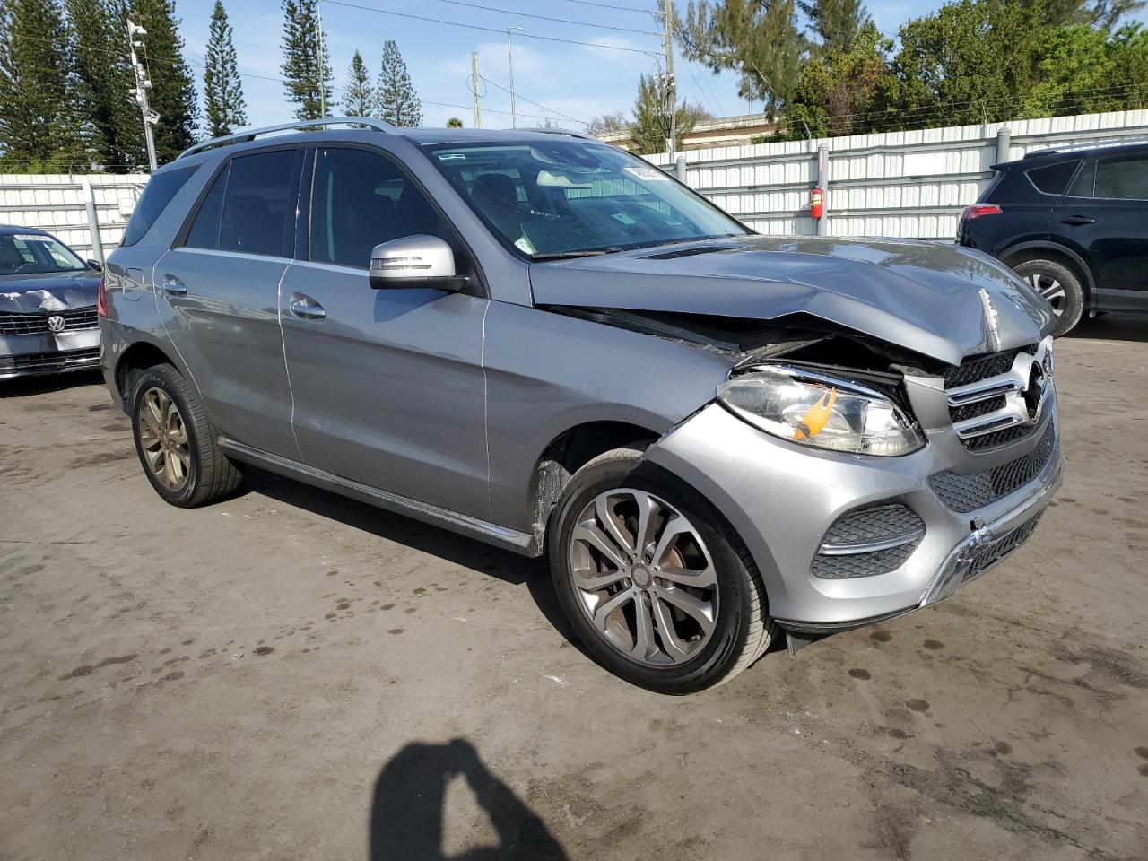 2016 Mercedes-Benz GLE - Image 4