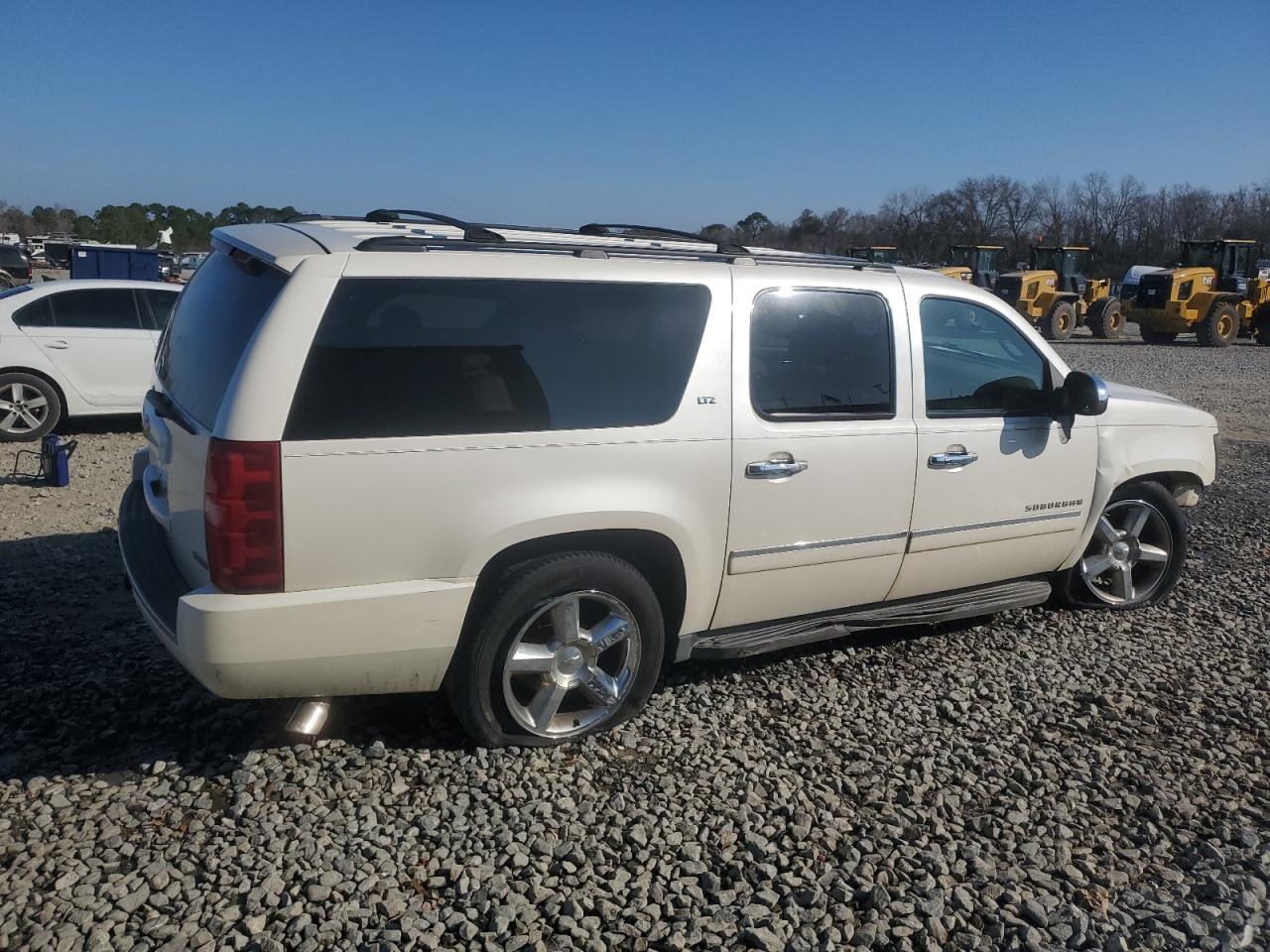 2012 Chevrolet Suburban - Image 3