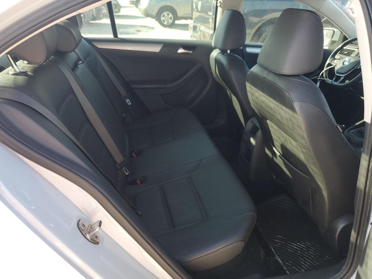 2017 Volkswagen Jetta - Image 10