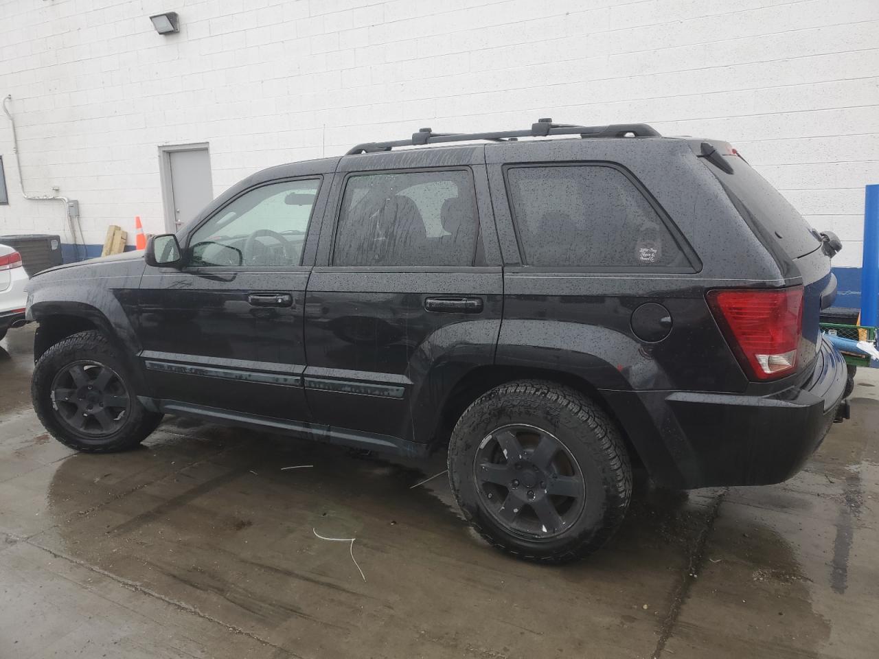 2009 Jeep Grand Cherokee - Image 2