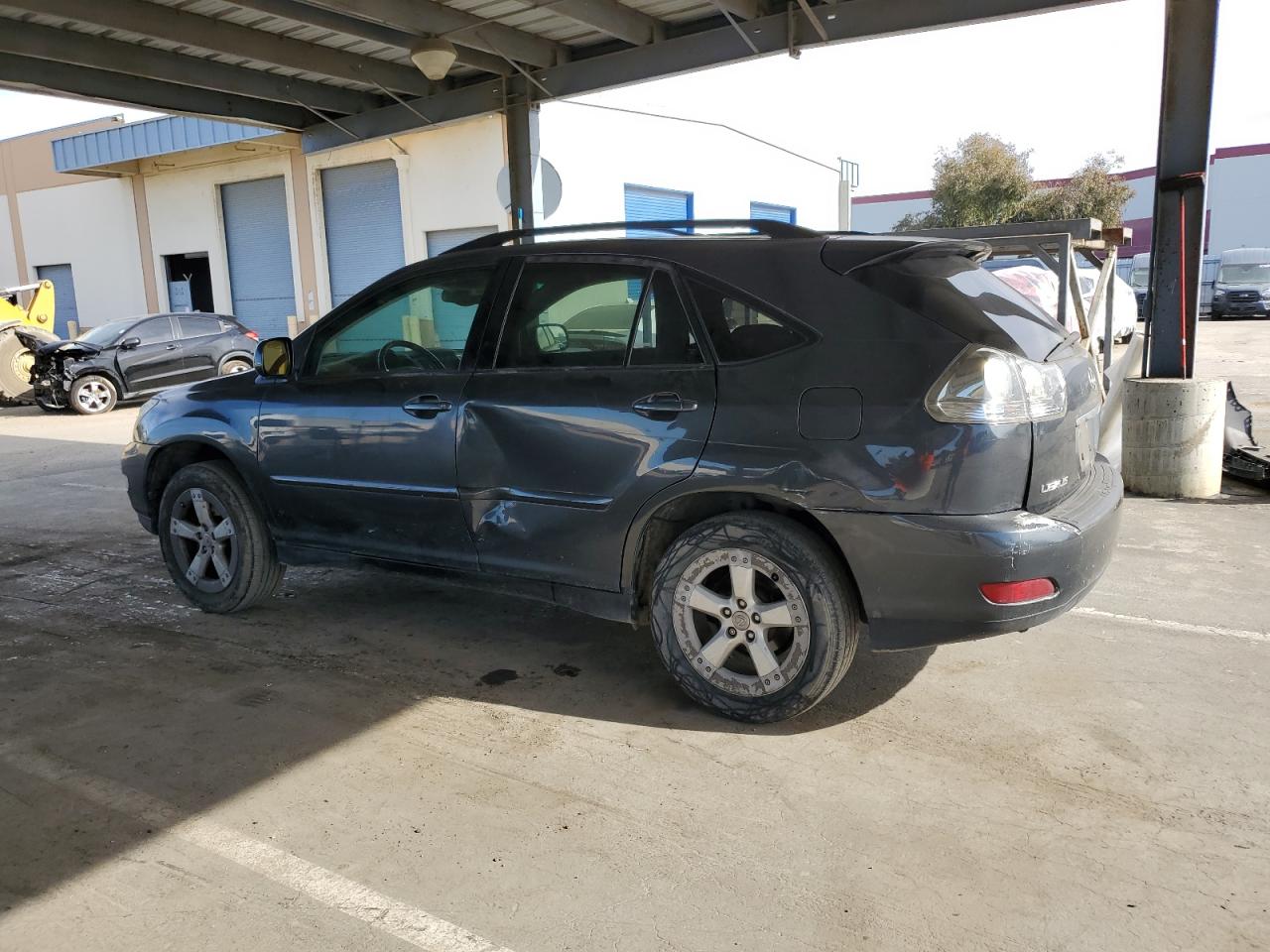 2005 Lexus RX - Image 2