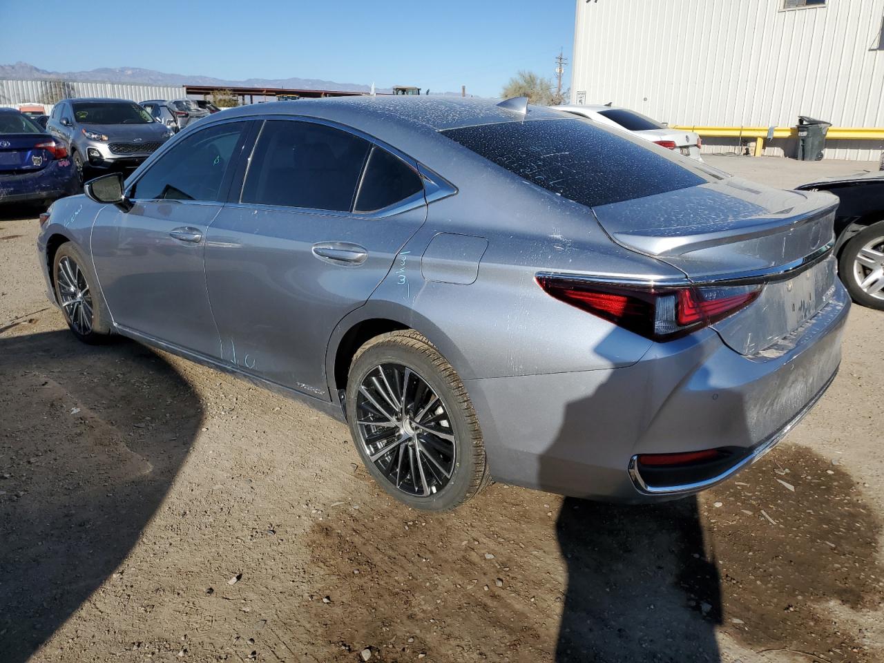2022 Lexus ES - Image 2