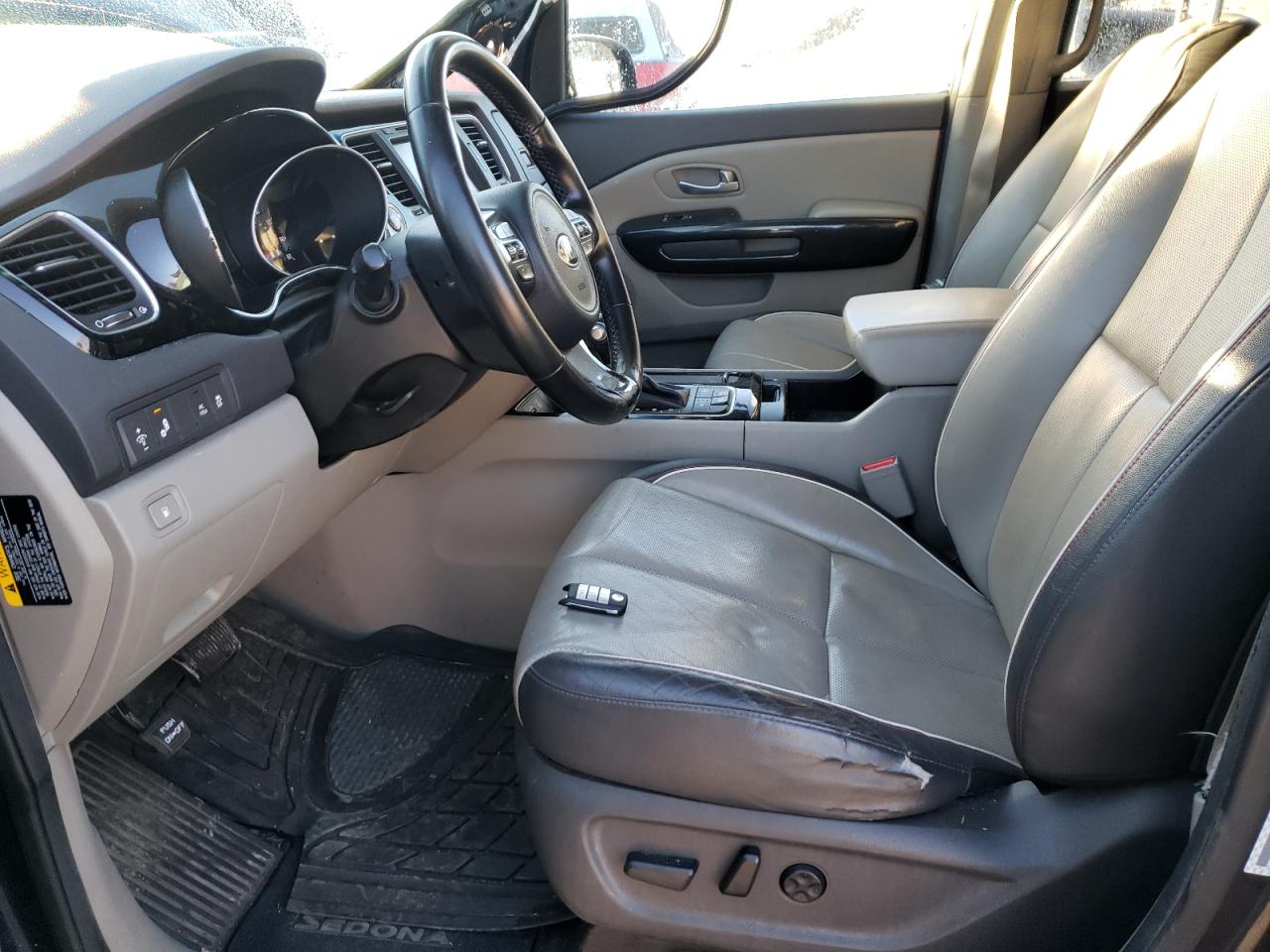 2015 Kia Sedona - Image 7