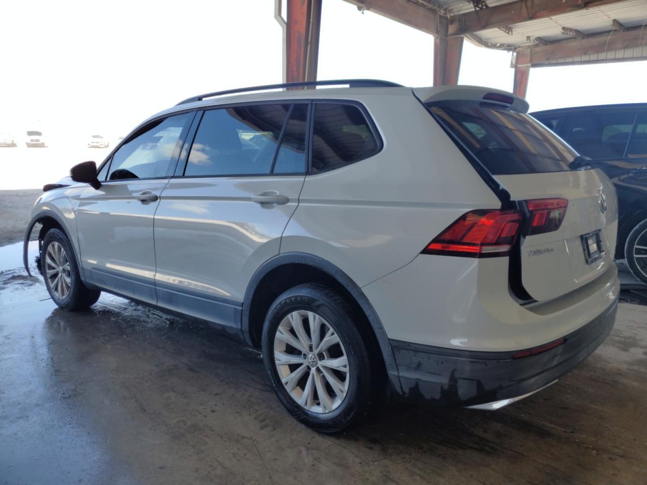 2018 Volkswagen Tiguan - Image 2