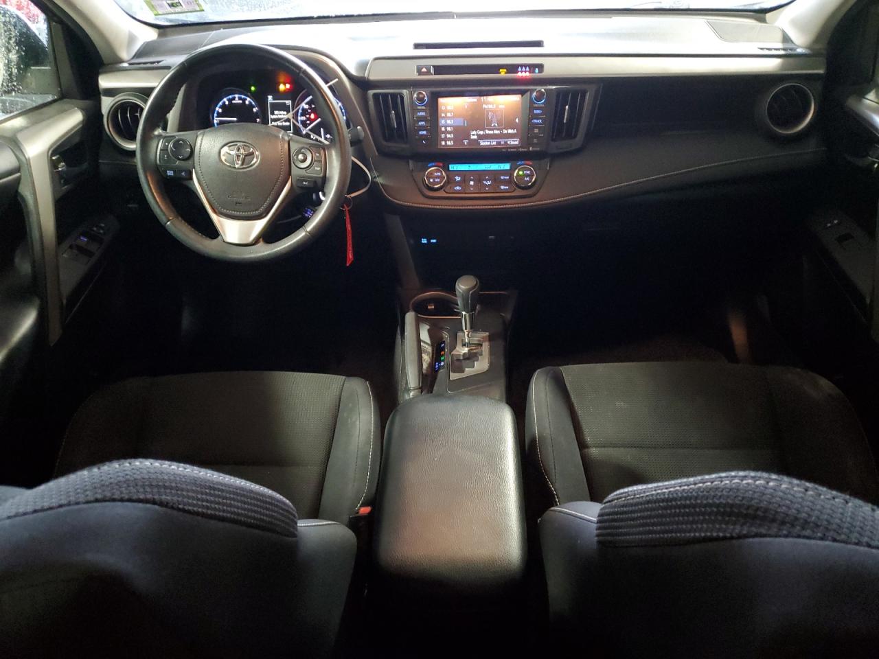 2017 Toyota RAV 4 - Image 8