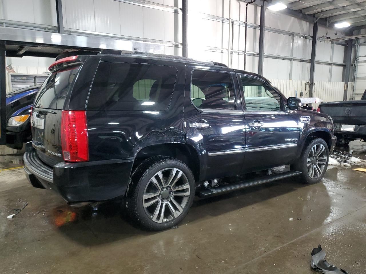 2011 Cadillac Escalade - Image 3