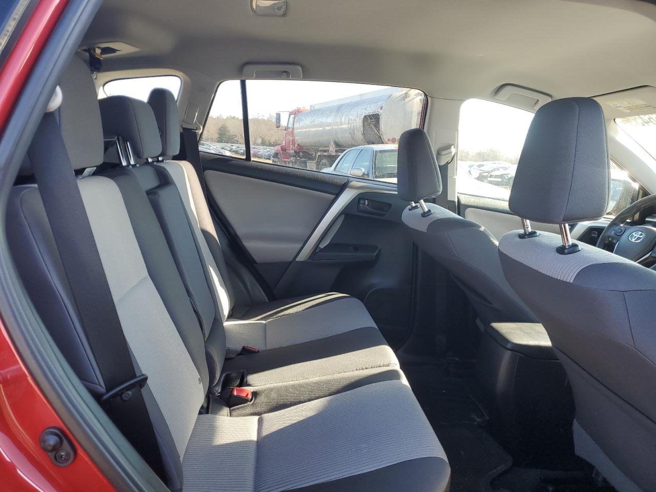 2015 Toyota RAV 4 - Image 10