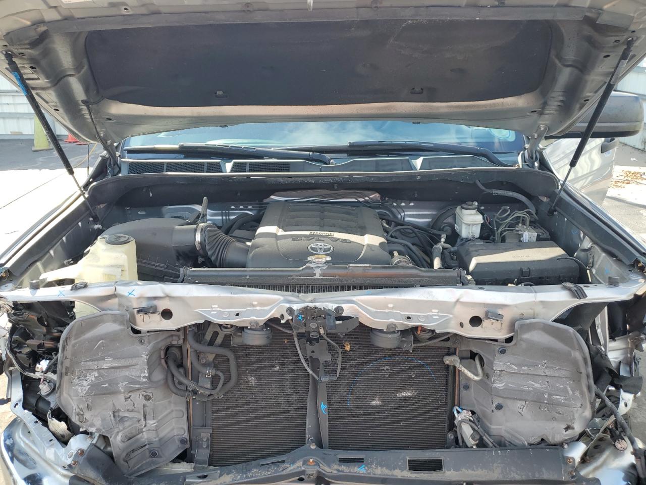2014 Toyota Tundra - Image 11