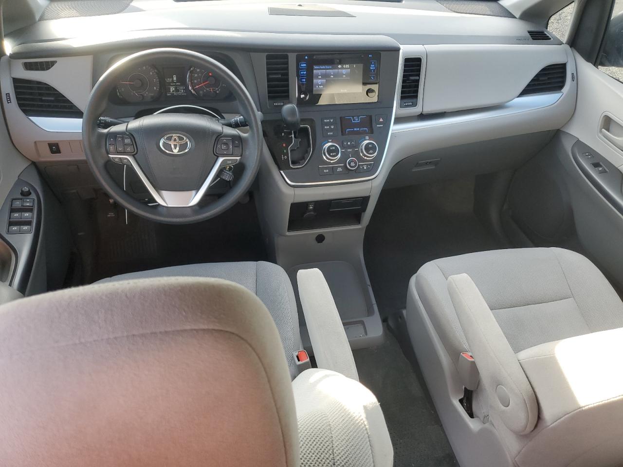2015 Toyota Sienna - Image 8