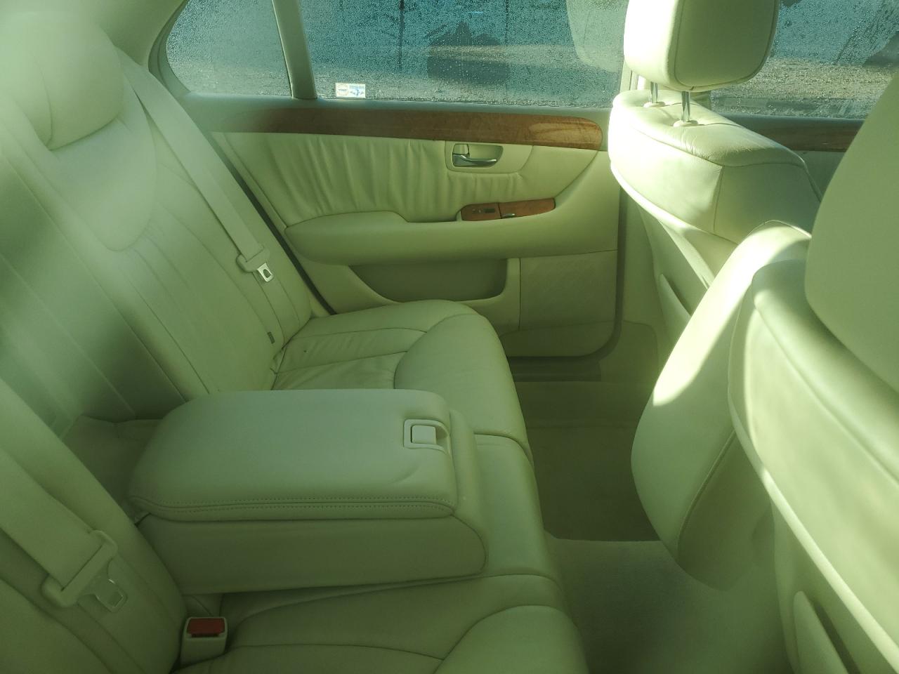 2001 Lexus LS - Image 10